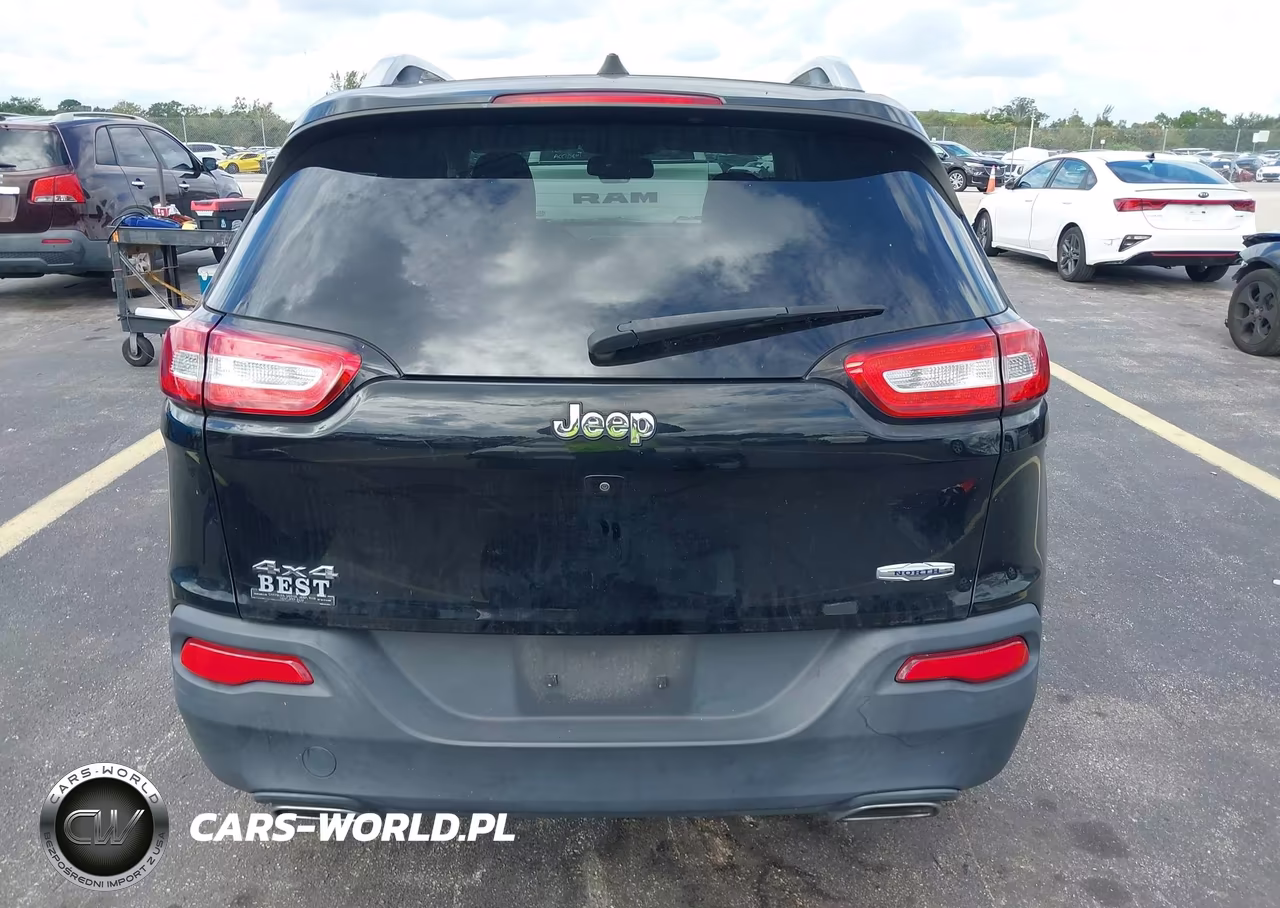 2017 Jeep Cherokee Latitude 4X4 VIN:1C4PJMCS5HW575803 - 16