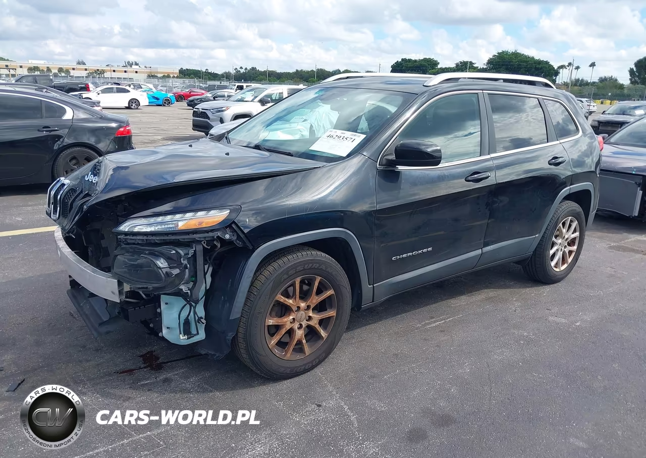 2017 Jeep Cherokee Latitude 4X4 VIN:1C4PJMCS5HW575803 - 2
