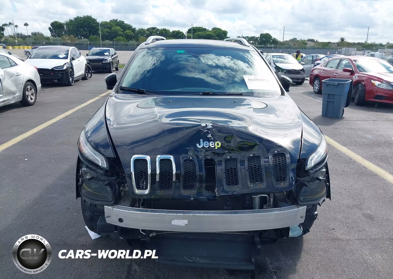 2017 Jeep Cherokee Latitude 4X4 VIN:1C4PJMCS5HW575803 - 6