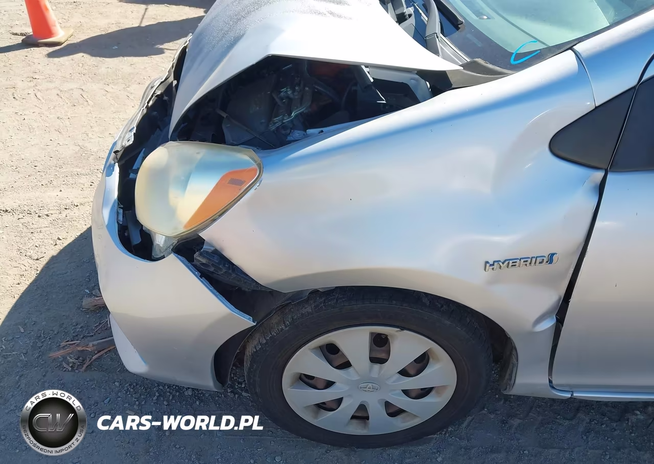 2012 Toyota Prius C Two VIN:JTDKDTB35C1520585 - 13