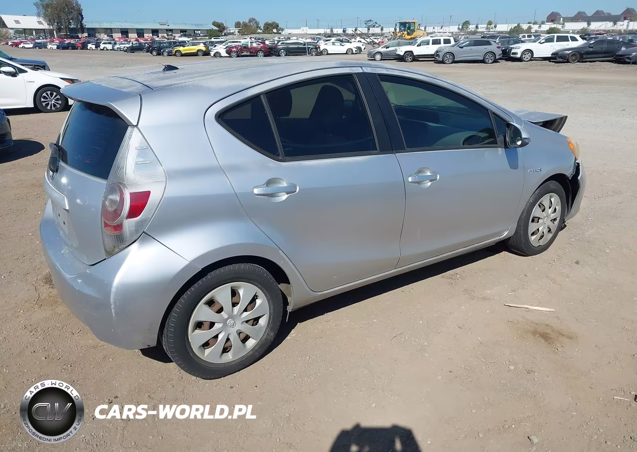 2012 Toyota Prius C Two VIN:JTDKDTB35C1520585 - 4