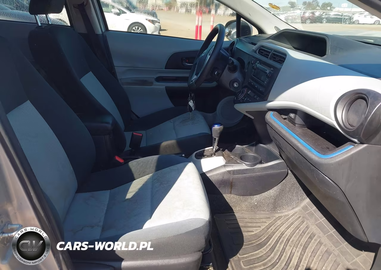 2012 Toyota Prius C Two VIN:JTDKDTB35C1520585 - 5