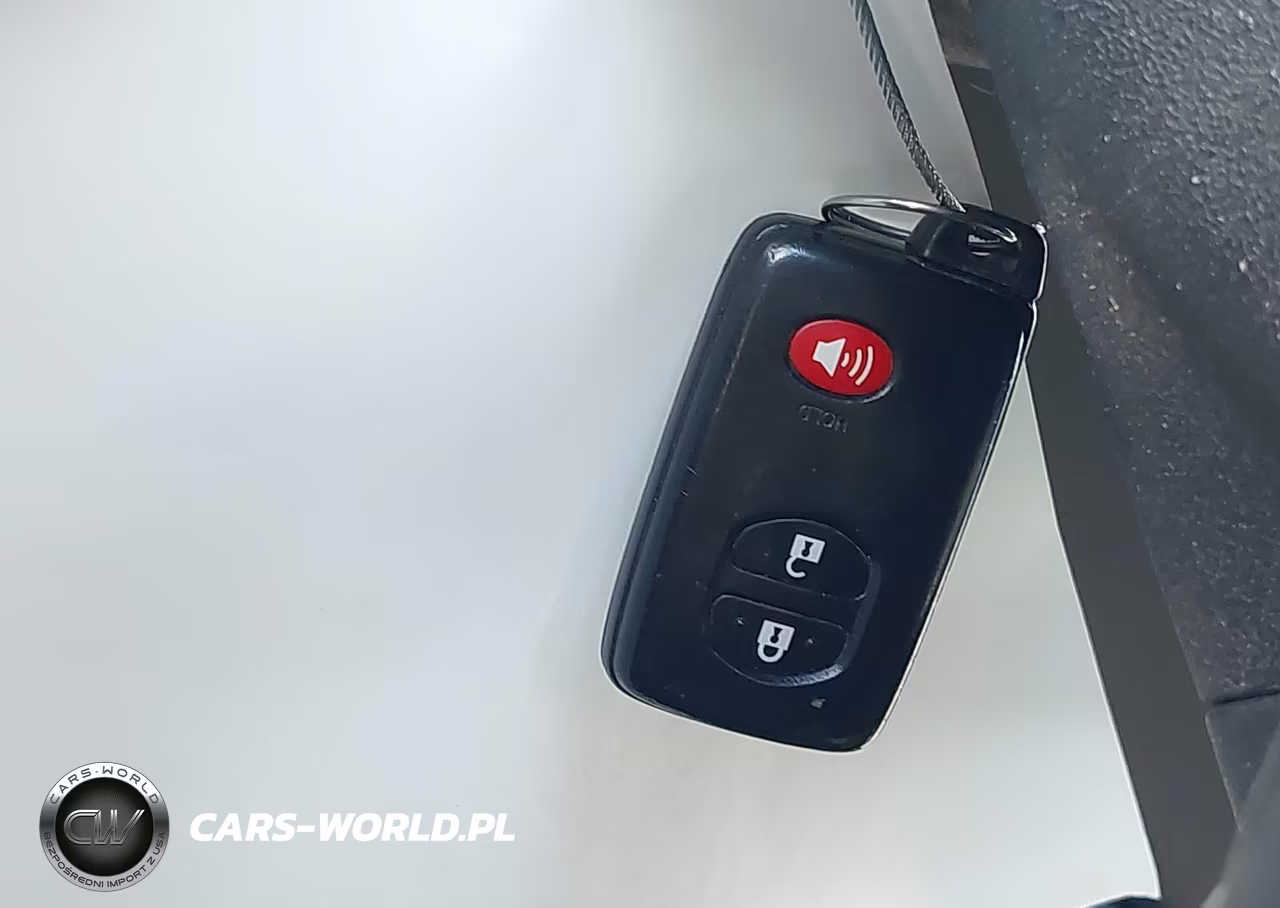 2011 Toyota Prius Two VIN:JTDKN3DU9B5337877 - 11