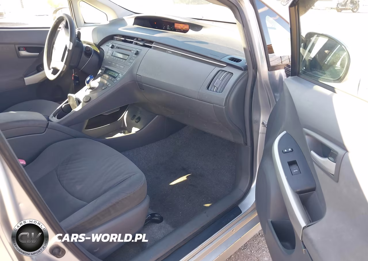 2011 Toyota Prius Two VIN:JTDKN3DU9B5337877 - 5