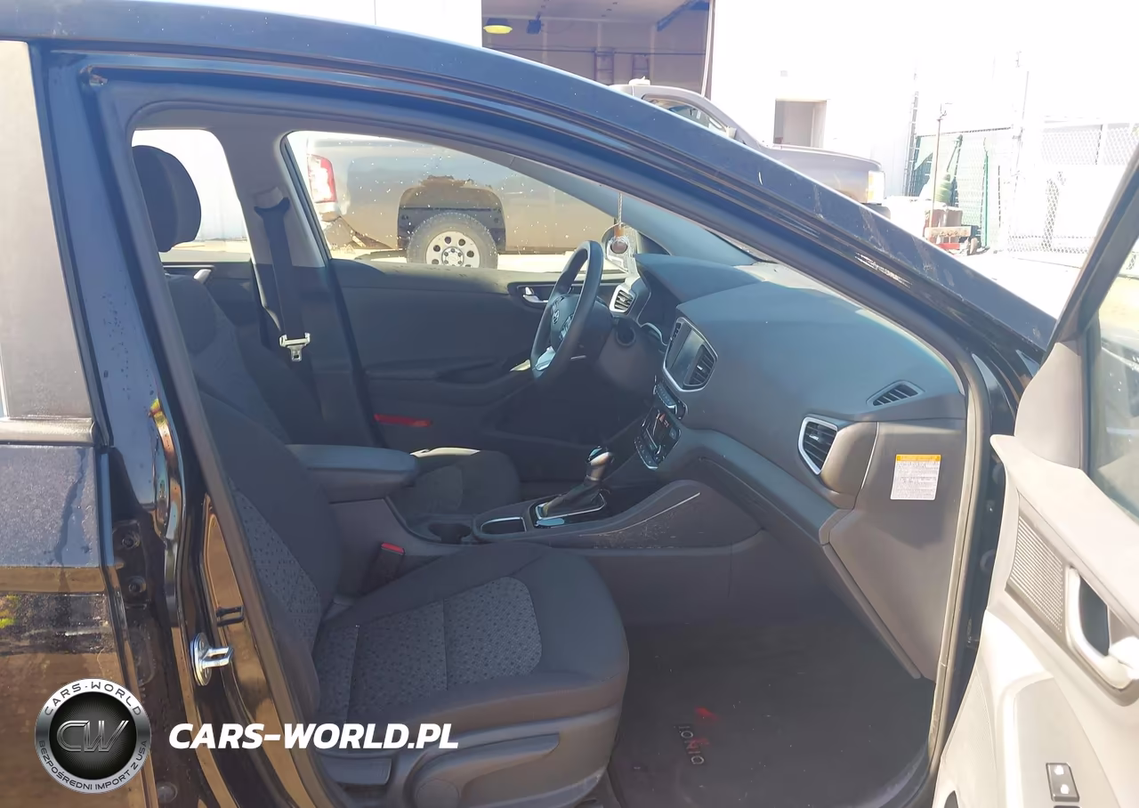 2018 Hyundai Ioniq Hybrid Blue VIN:KMHC65LCXJU075941 - 5