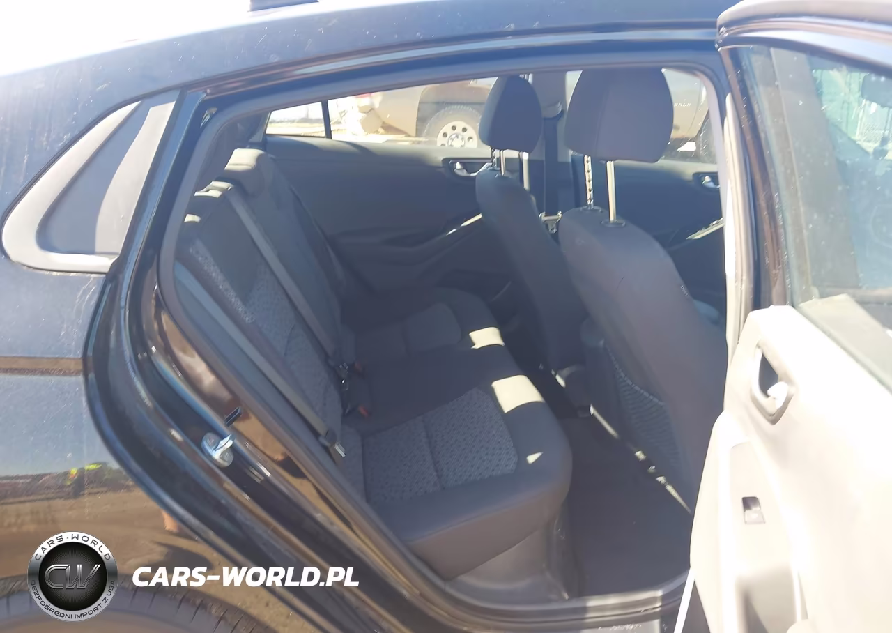 2018 Hyundai Ioniq Hybrid Blue VIN:KMHC65LCXJU075941 - 8