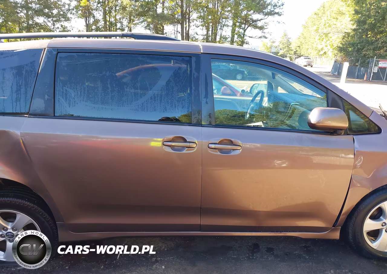 2019 Toyota Sienna Le 8 Passenger VIN:5TDKZ3DC2KS010470 - 14