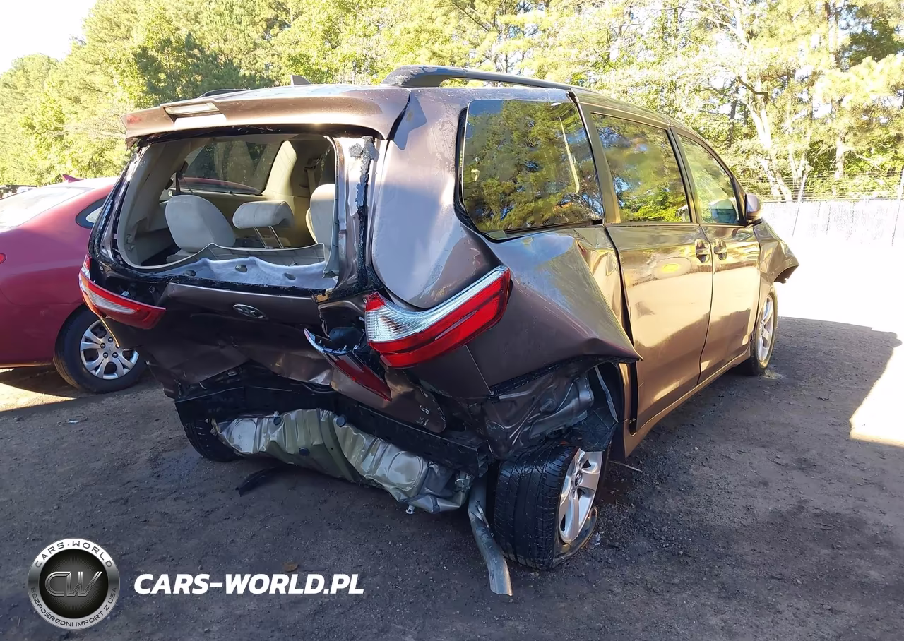 2019 Toyota Sienna Le 8 Passenger VIN:5TDKZ3DC2KS010470 - 4