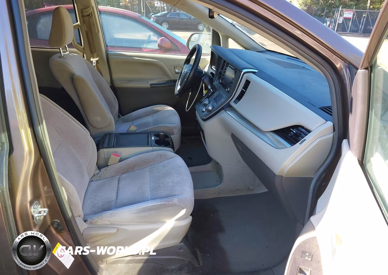 2019 Toyota Sienna Le 8 Passenger VIN:5TDKZ3DC2KS010470 - 5