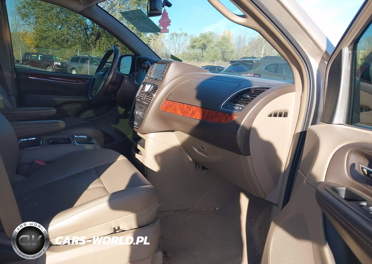 2012 Chrysler Town & Country Touring VIN:2C4RC1BG9CR369397 - 5
