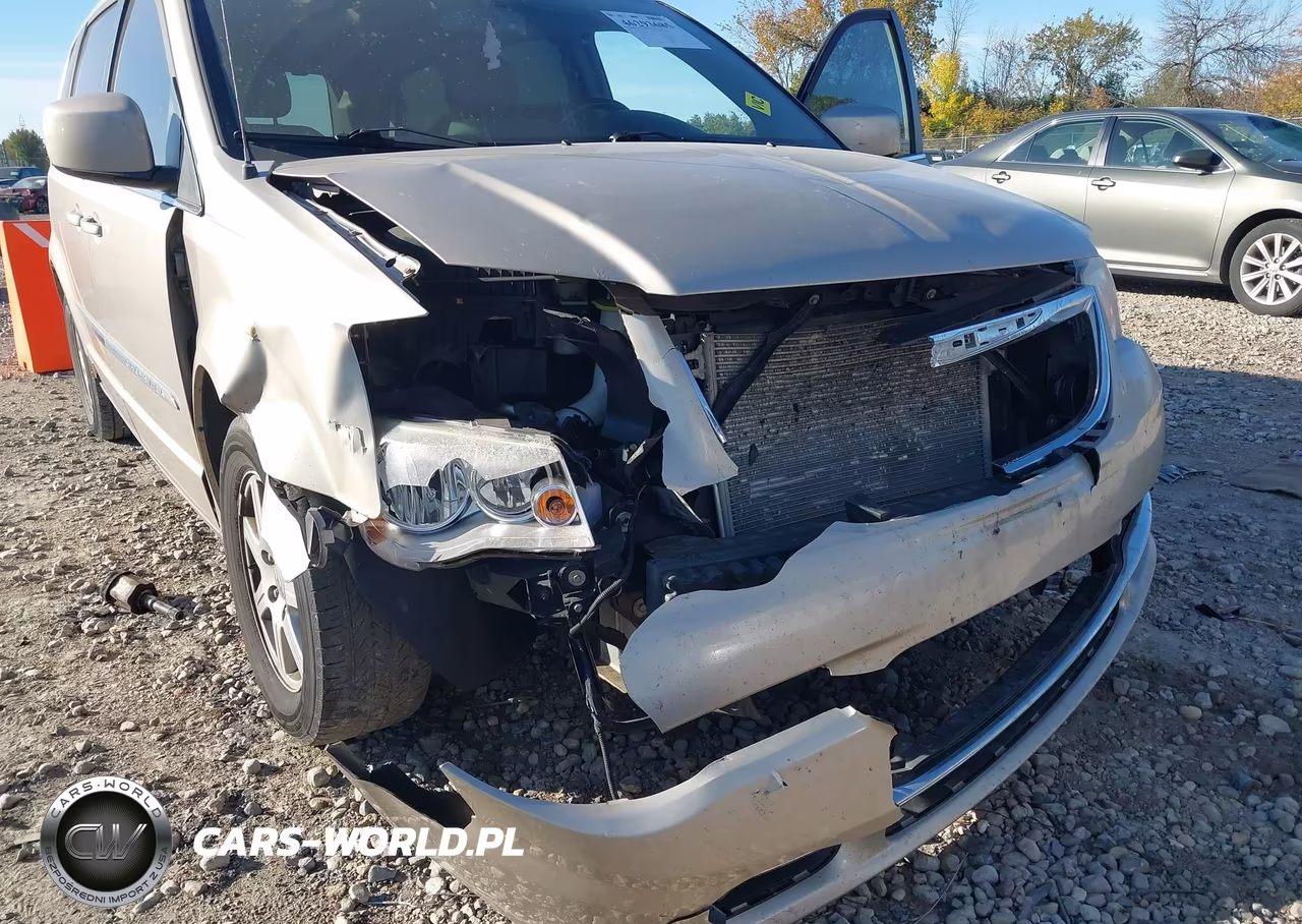 2012 Chrysler Town & Country Touring VIN:2C4RC1BG9CR369397 - 6