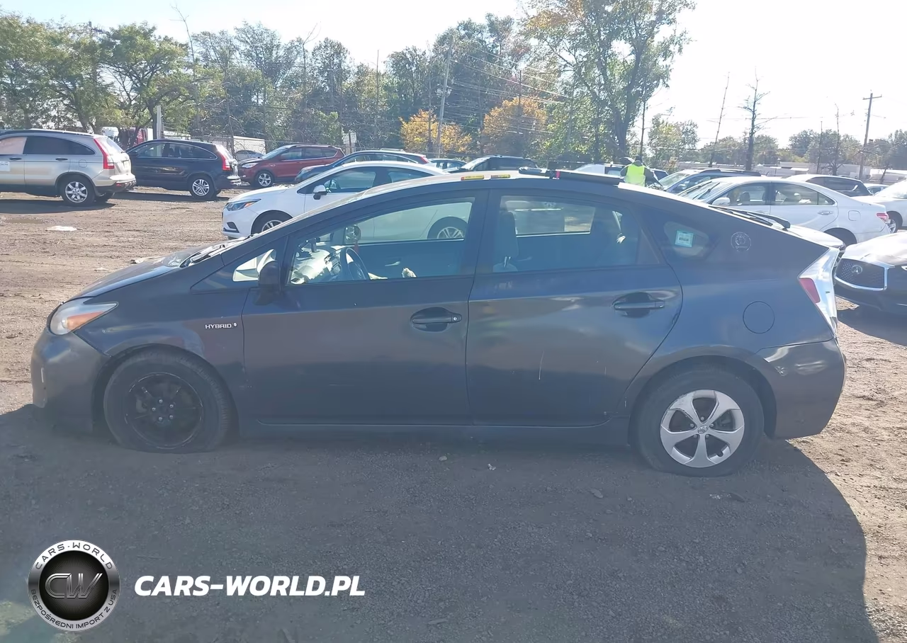 2015 Toyota Prius Two VIN:JTDKN3DU9F0438808 - 14