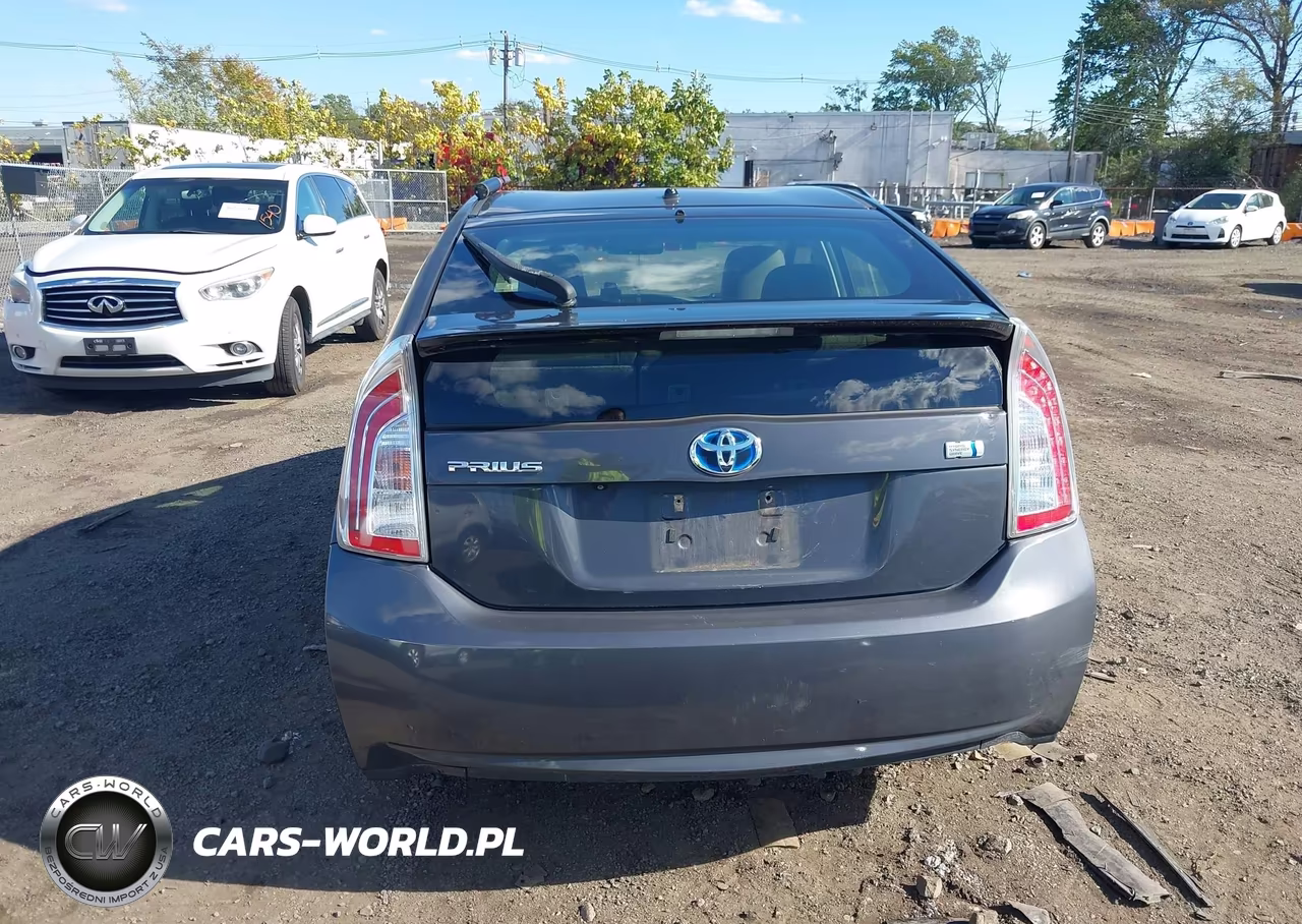 2015 Toyota Prius Two VIN:JTDKN3DU9F0438808 - 16