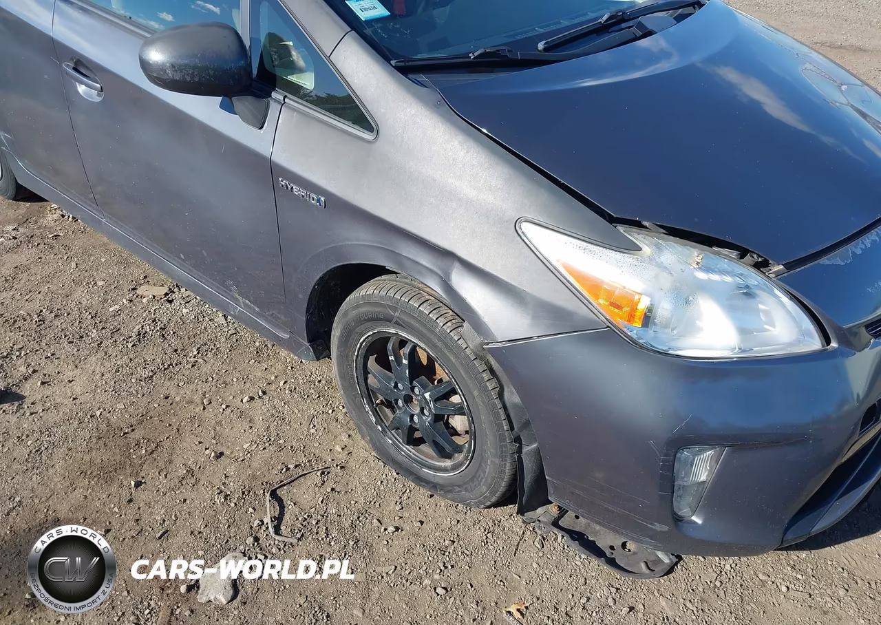2015 Toyota Prius Two VIN:JTDKN3DU9F0438808 - 18