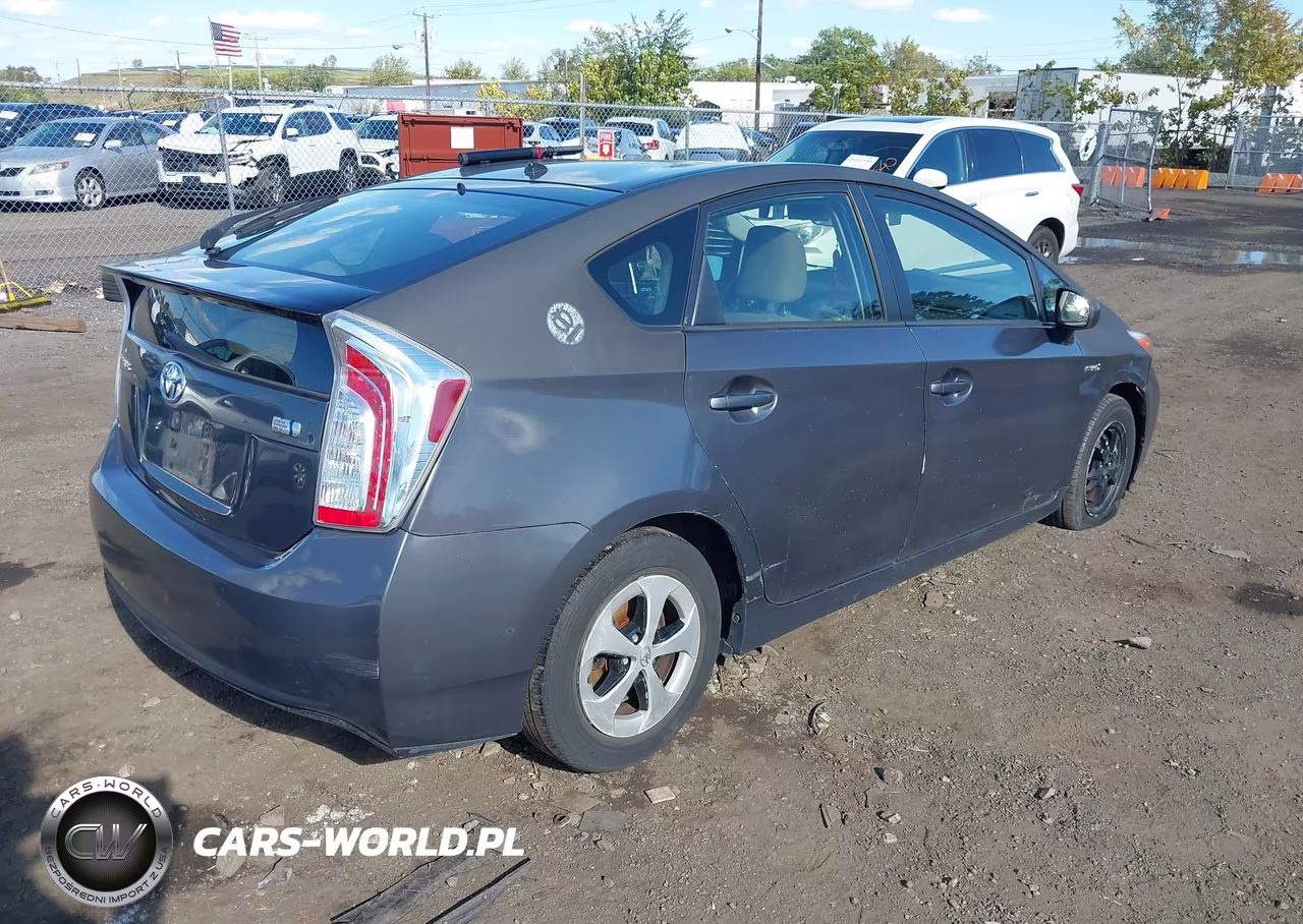 2015 Toyota Prius Two VIN:JTDKN3DU9F0438808 - 4