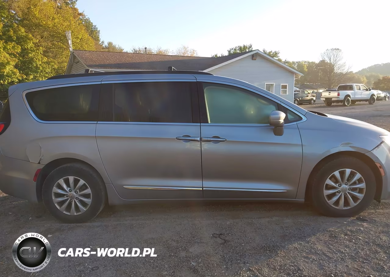 2017 Chrysler Pacifica Touring-L VIN:2C4RC1BG3HR526994 - 13