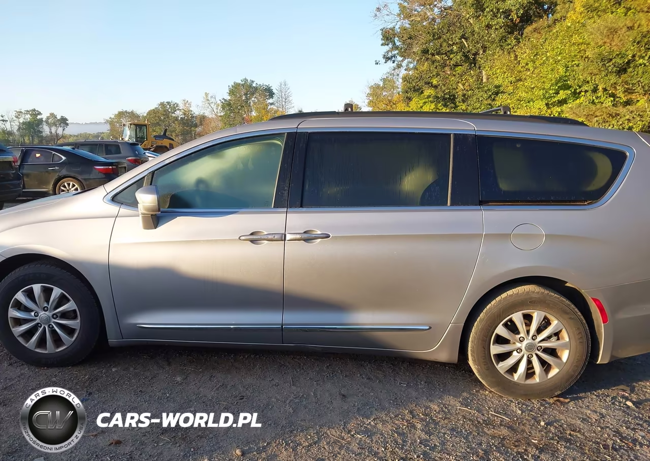 2017 Chrysler Pacifica Touring-L VIN:2C4RC1BG3HR526994 - 14