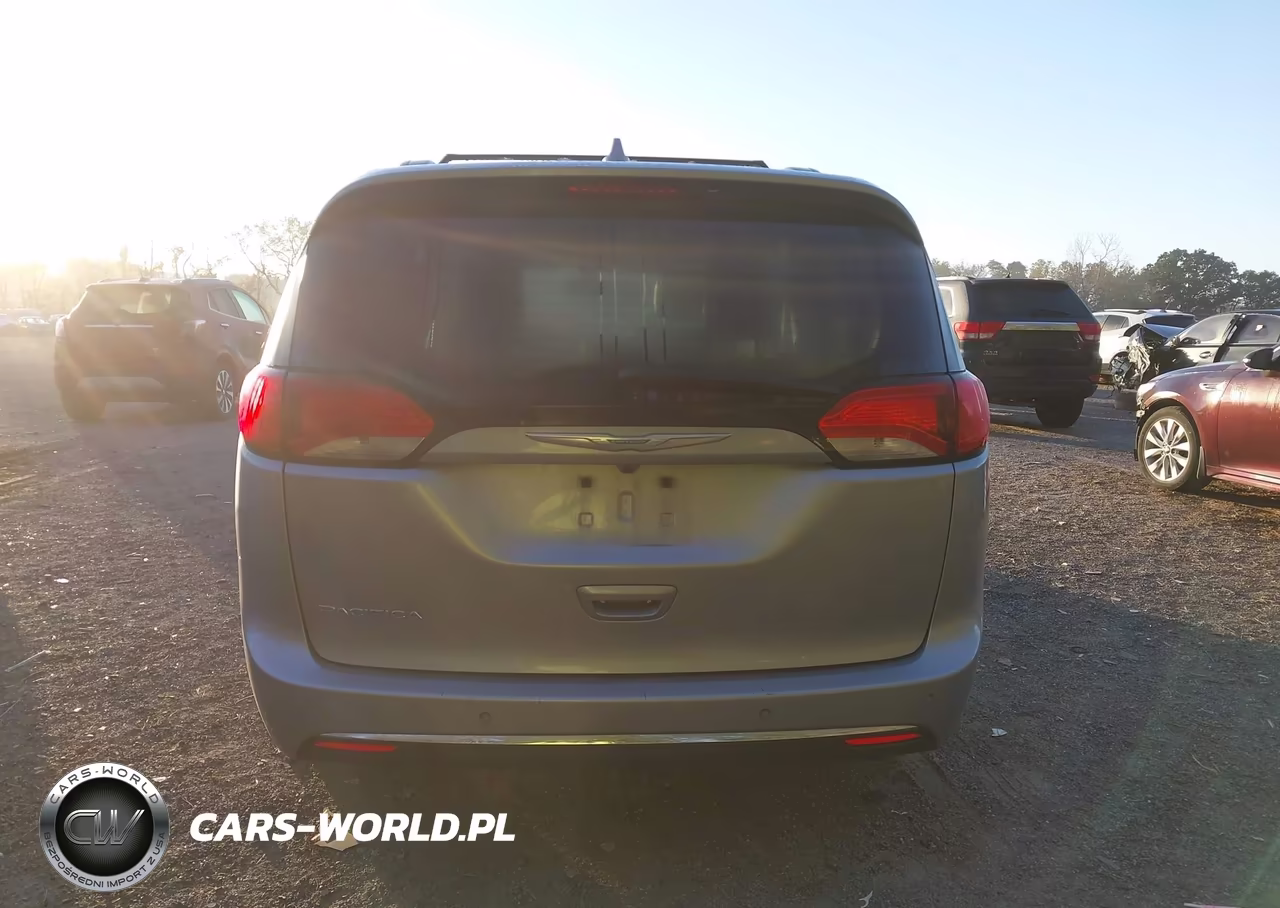 2017 Chrysler Pacifica Touring-L VIN:2C4RC1BG3HR526994 - 16