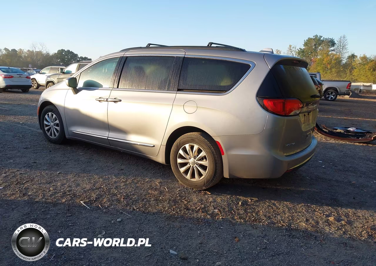 2017 Chrysler Pacifica Touring-L VIN:2C4RC1BG3HR526994 - 3