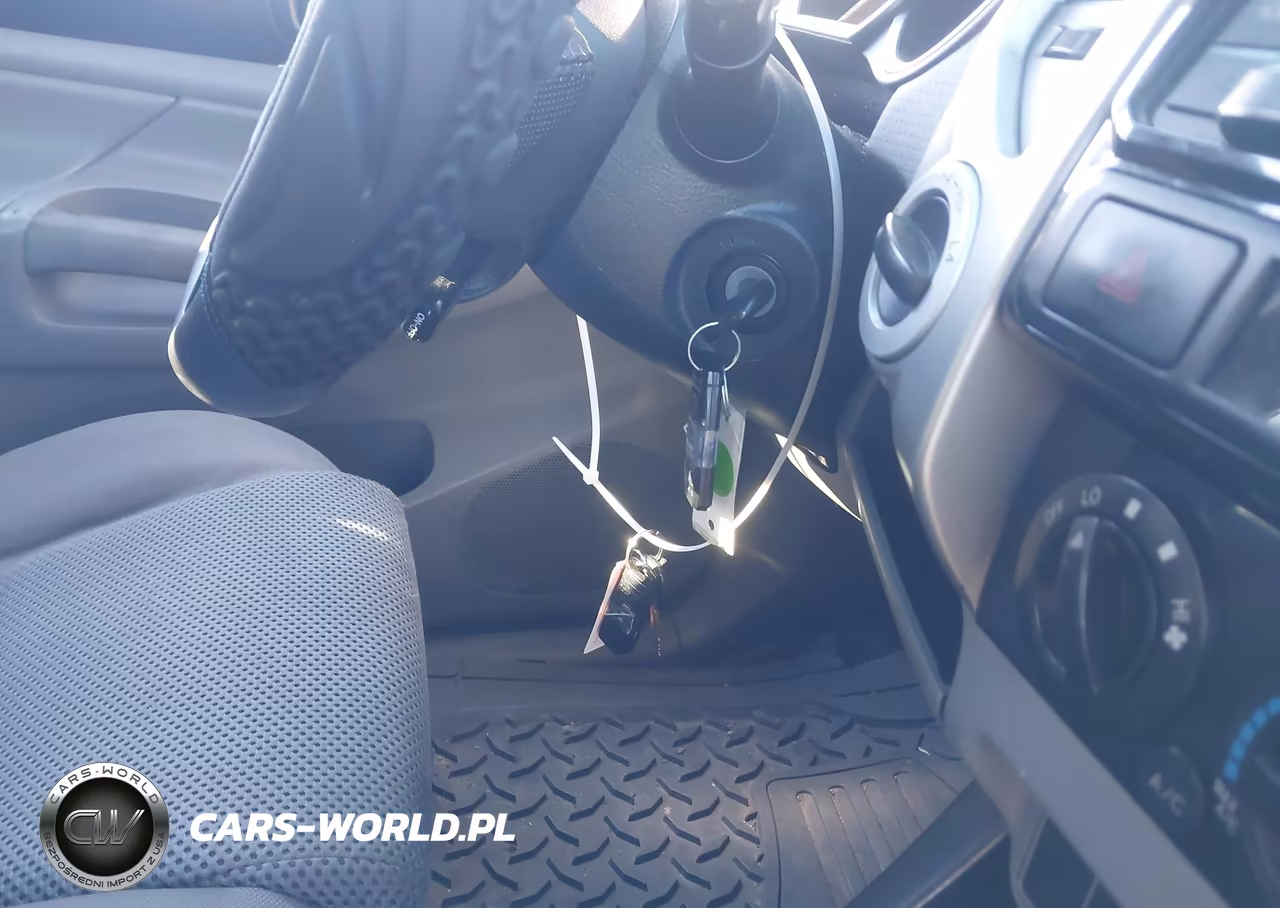 2014 Toyota Tacoma Base V6 VIN:3TMLU4EN1EM153259 - 11