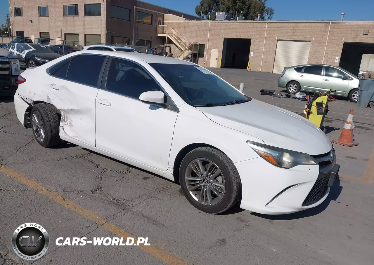 2015 Toyota Camry Se – zdjęcie 1 z 16