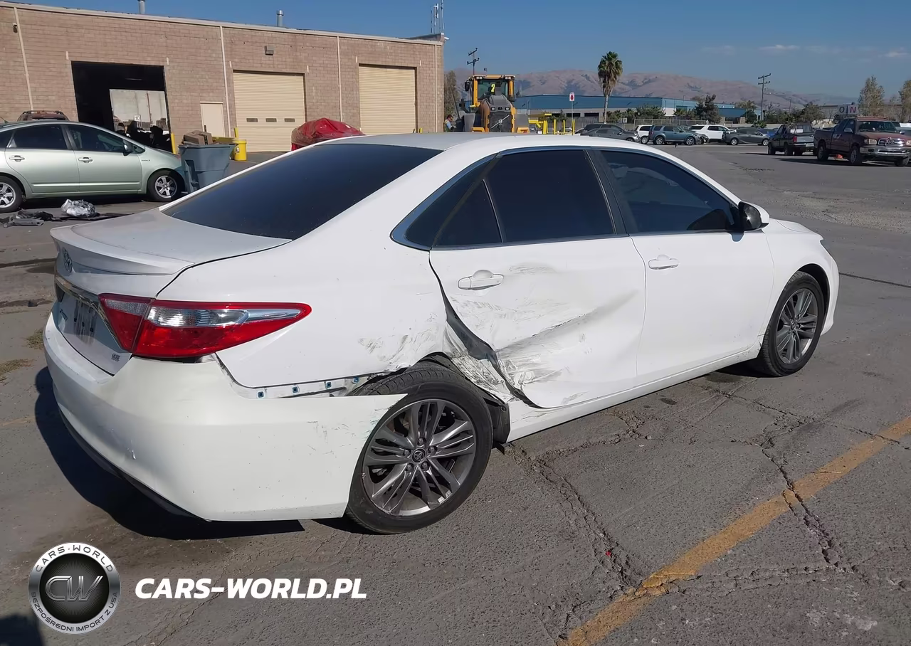 2015 Toyota Camry Se VIN:4T1BF1FK2FU490959 - 4