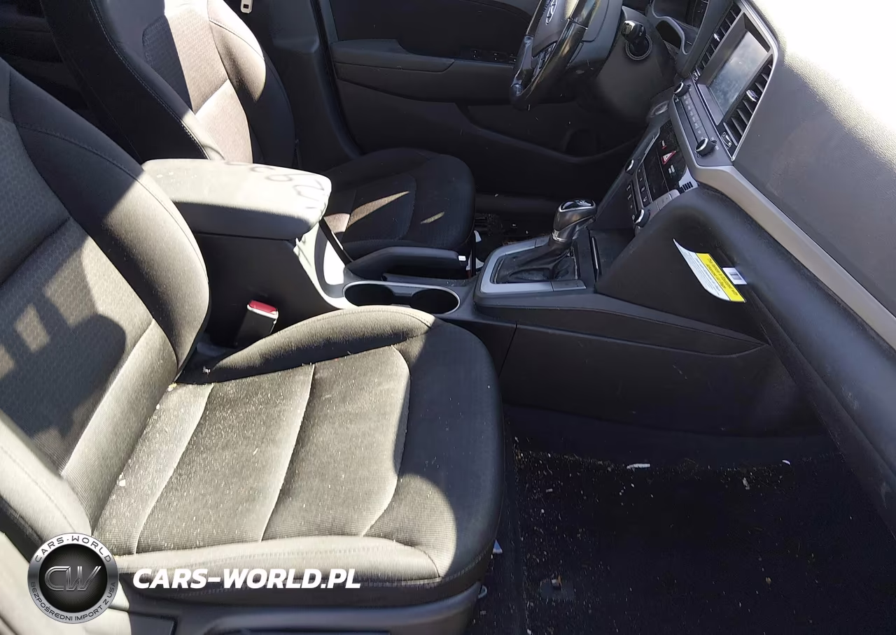 2018 Hyundai Elantra Value Edition VIN:5NPD84LF4JH386797 - 5