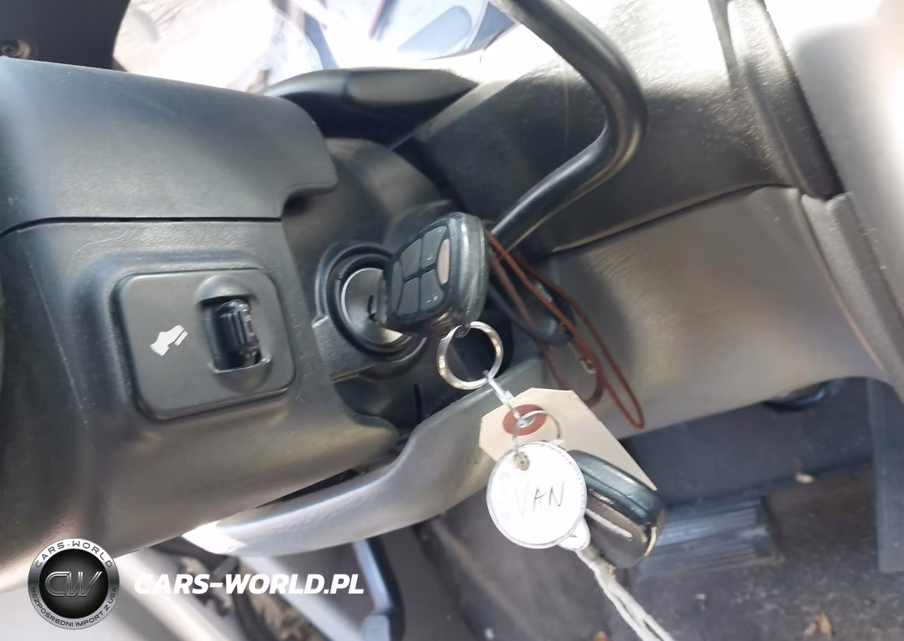2005 Chrysler Town & Country Limited VIN:2C8GP64L55R456864 - 11