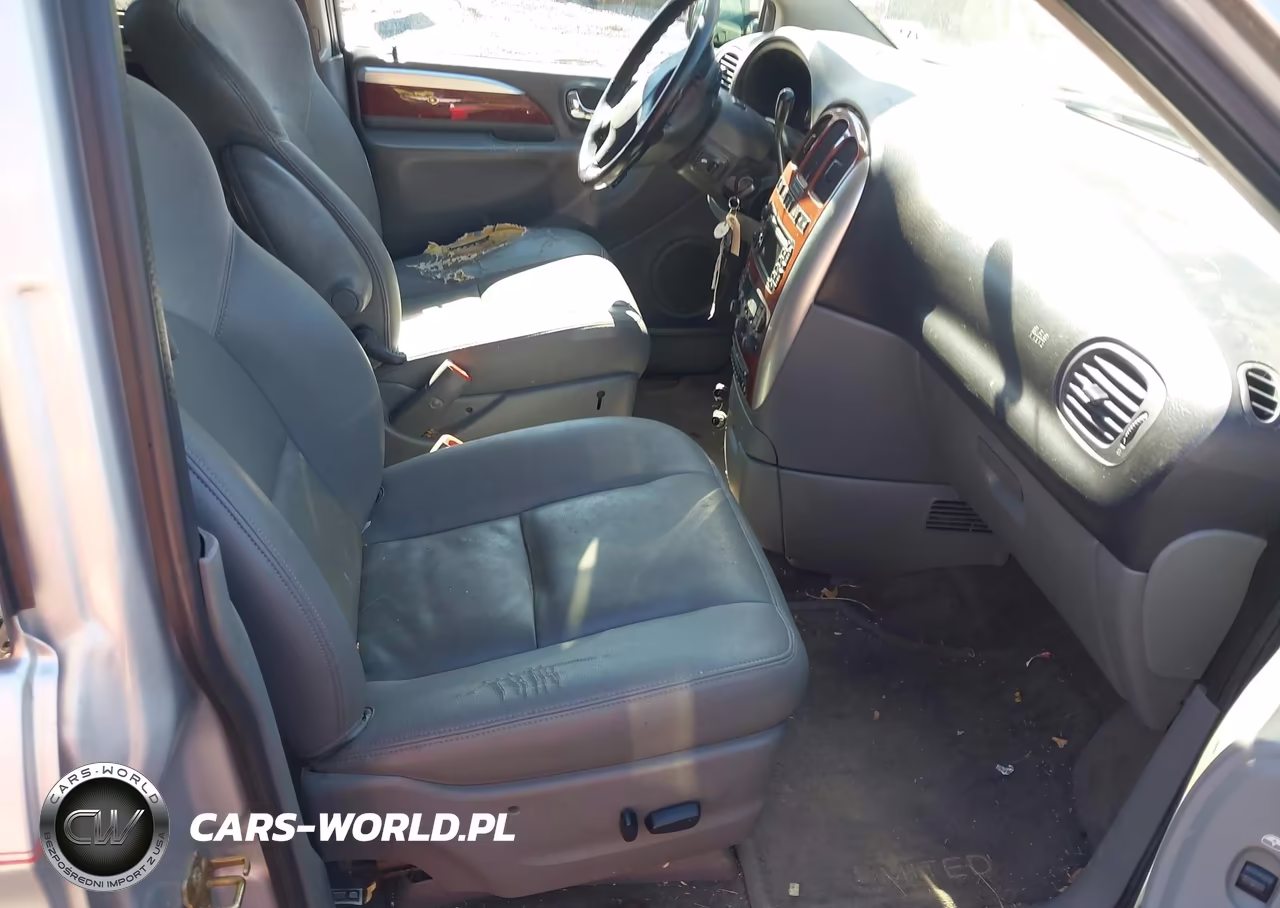 2005 Chrysler Town & Country Limited VIN:2C8GP64L55R456864 - 5