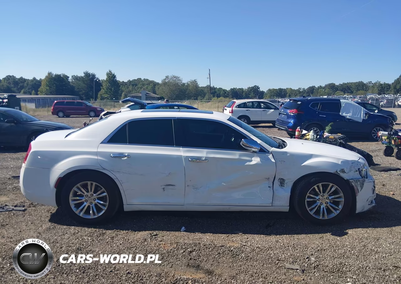 2015 Chrysler 300C VIN:2C3CCAEG0FH786066 - 13