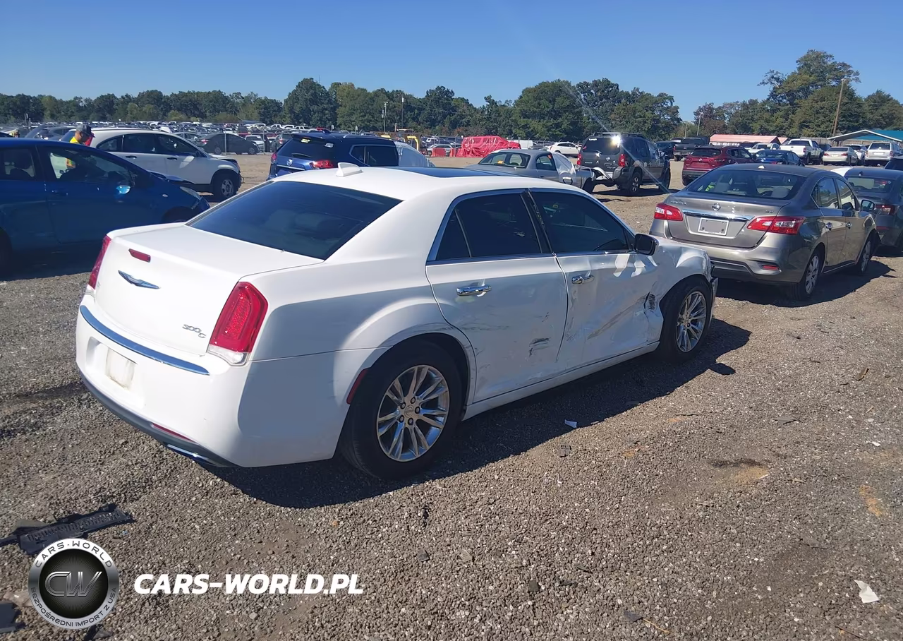 2015 Chrysler 300C VIN:2C3CCAEG0FH786066 - 4