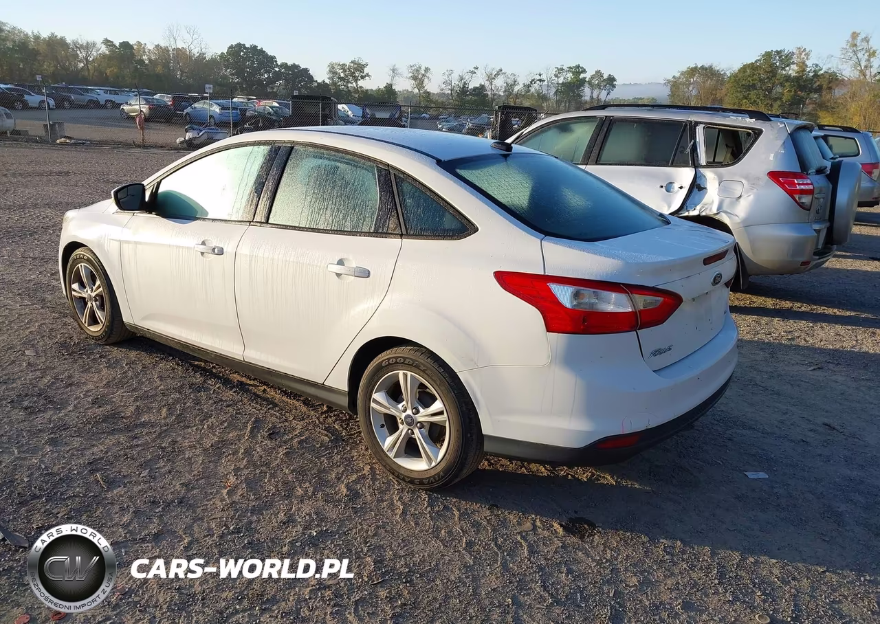 2014 Ford Focus Se VIN:1FADP3F26EL449721 - 3