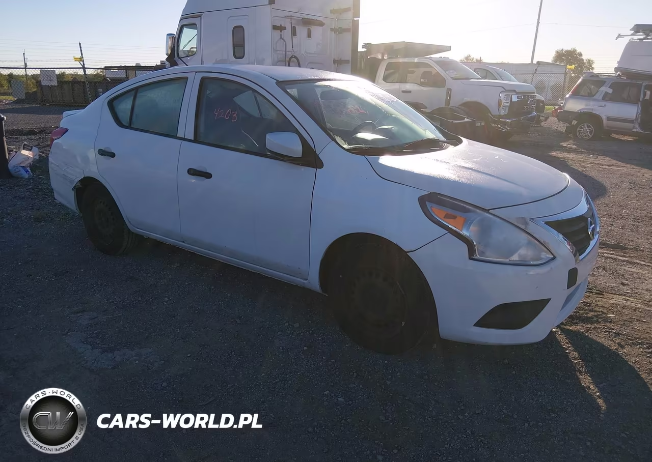 2017 Nissan Versa 1.6 S+
