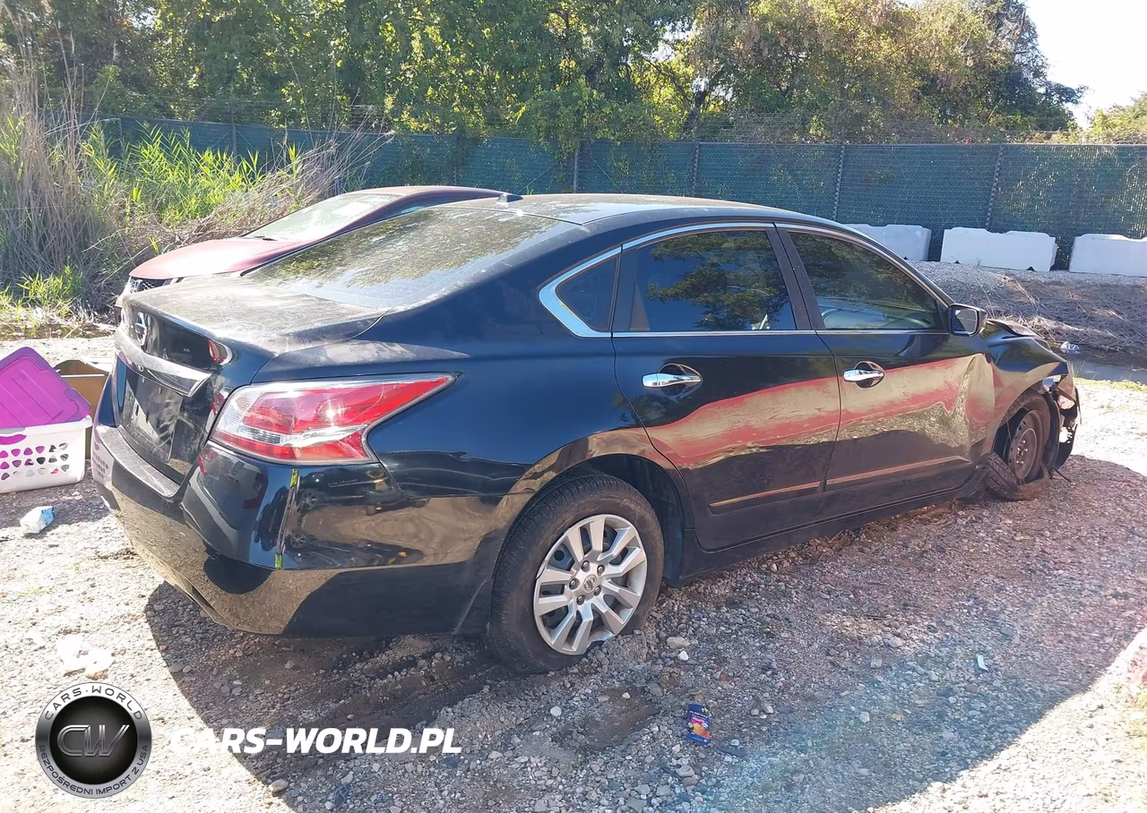 2015 Nissan Altima 2.5 S VIN:1N4AL3AP0FN368303 - 4