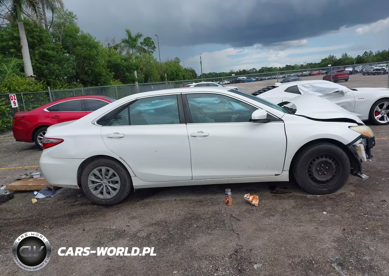 2016 Toyota Camry Le VIN:4T1BF1FK0GU154423 - 13