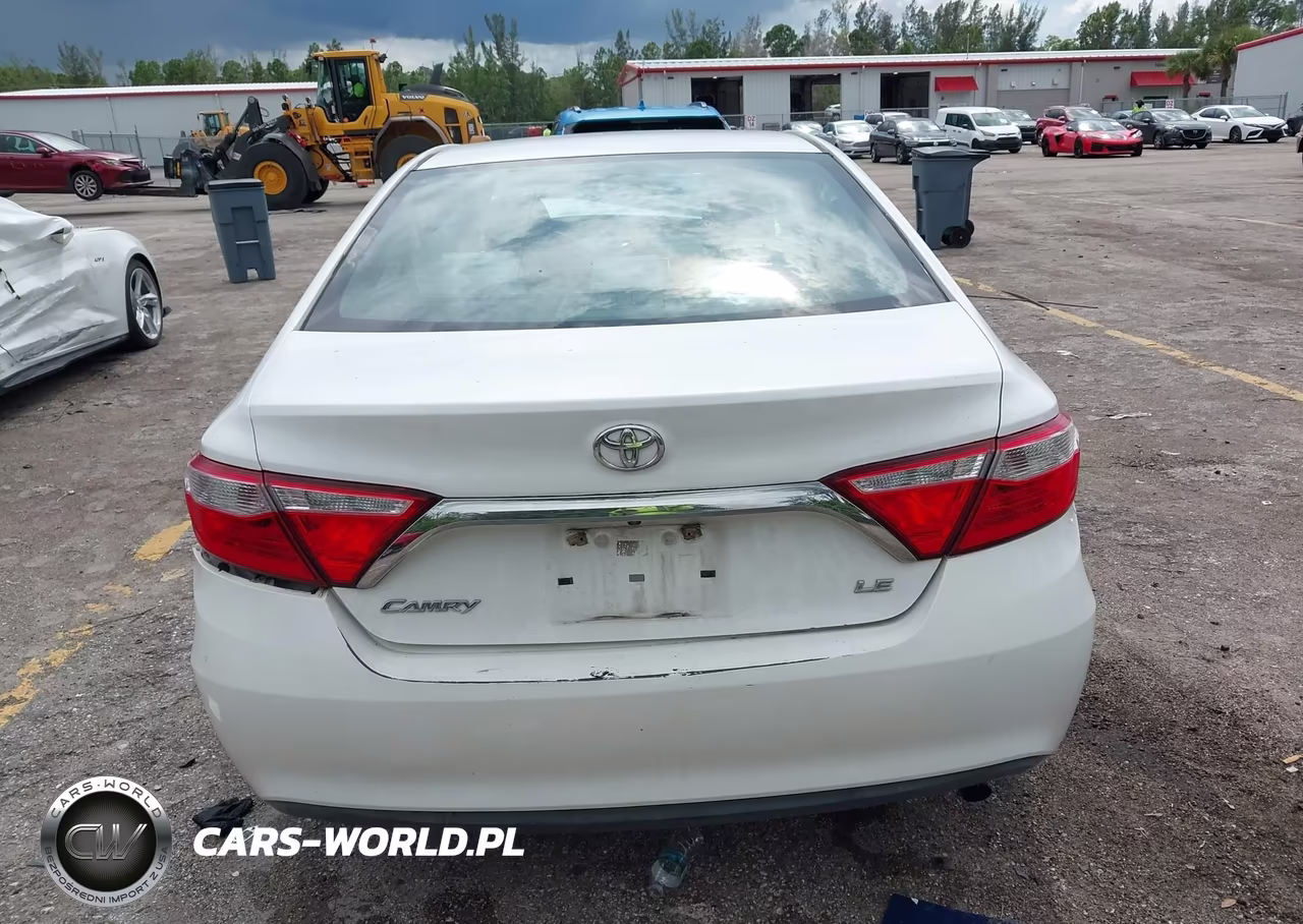 2016 Toyota Camry Le VIN:4T1BF1FK0GU154423 - 16