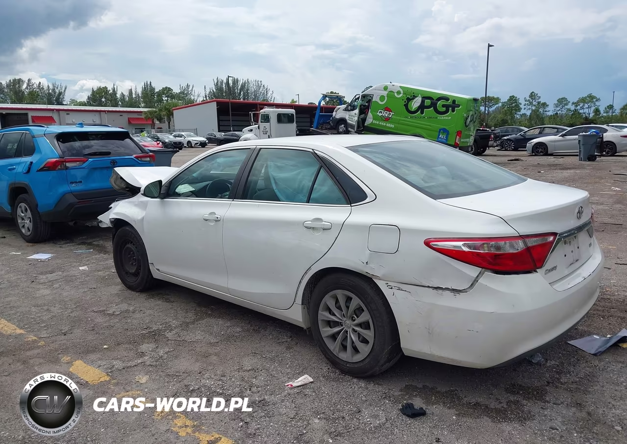 2016 Toyota Camry Le VIN:4T1BF1FK0GU154423 - 3