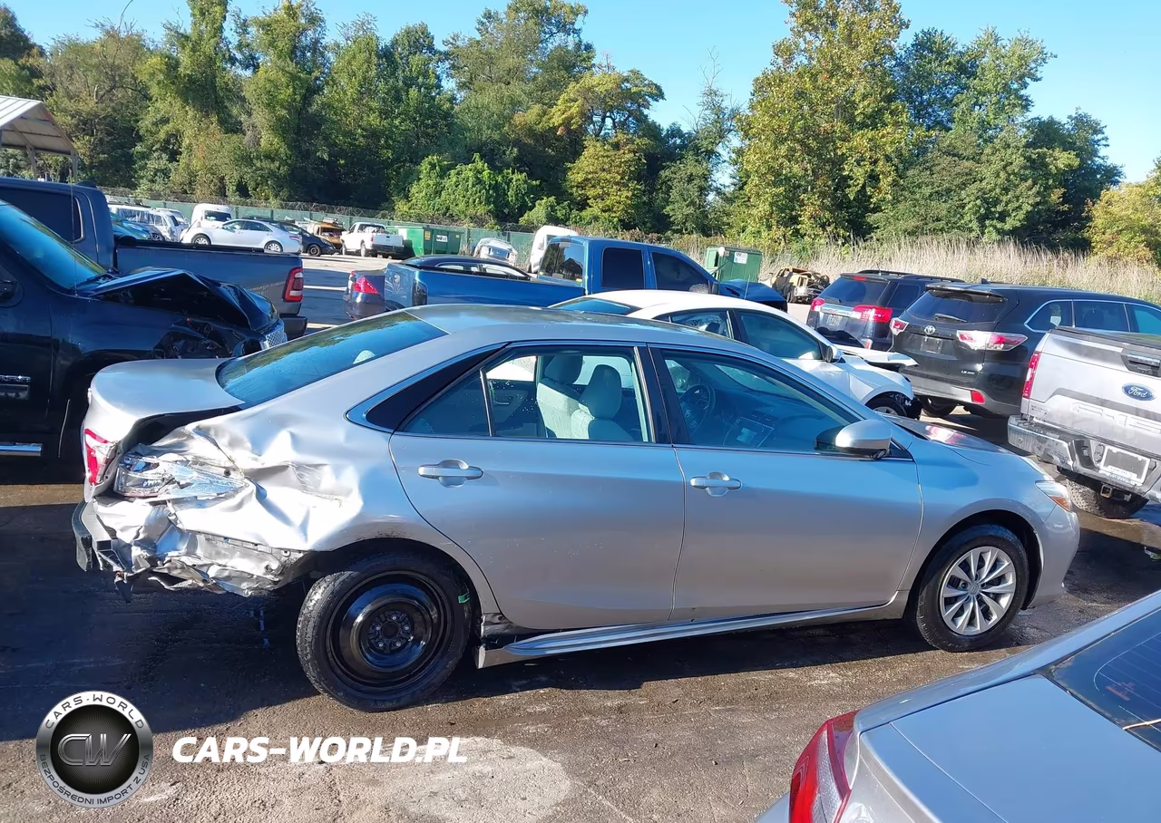 2016 Toyota Camry Le VIN:4T4BF1FK6GR530113 - 14