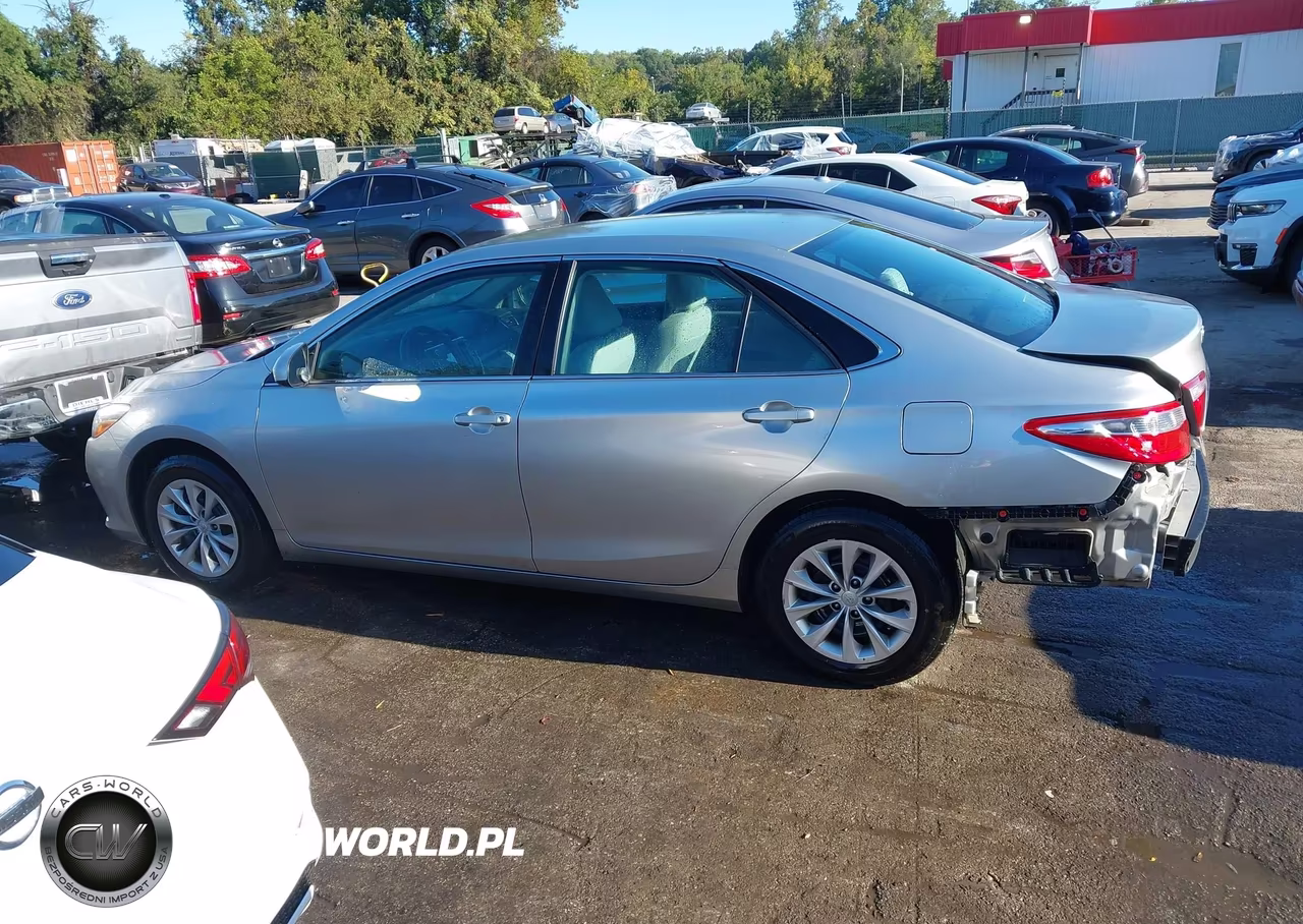 2016 Toyota Camry Le VIN:4T4BF1FK6GR530113 - 15