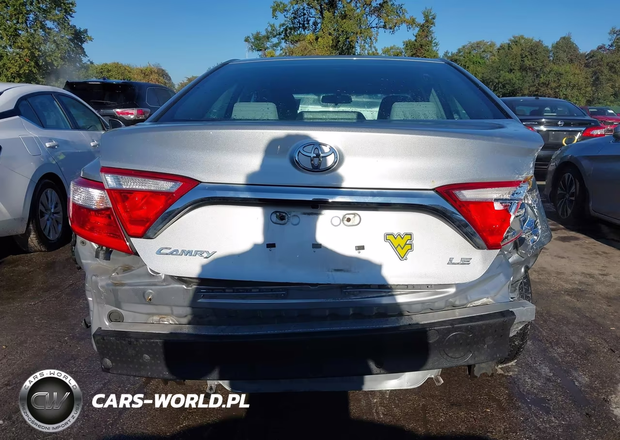2016 Toyota Camry Le VIN:4T4BF1FK6GR530113 - 17