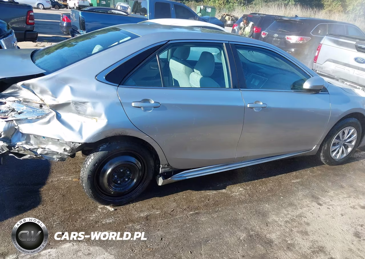 2016 Toyota Camry Le VIN:4T4BF1FK6GR530113 - 18