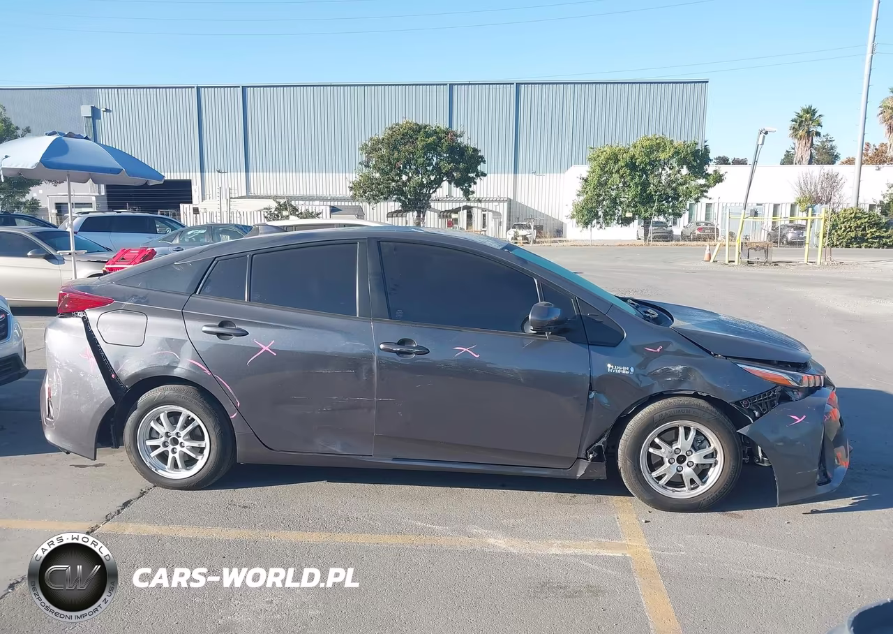2021 Toyota Prius Prime Le VIN:JTDKAMFP9M3187583 - 13