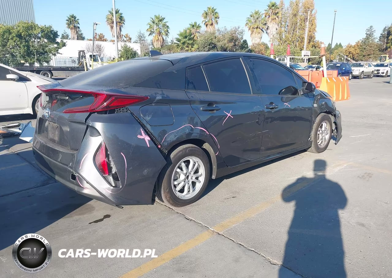 2021 Toyota Prius Prime Le VIN:JTDKAMFP9M3187583 - 4