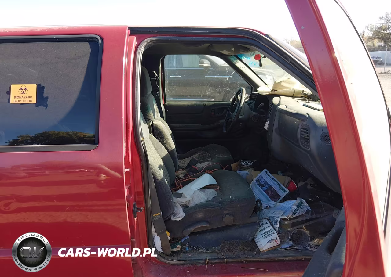1998 Chevrolet Blazer VIN:1GNDT13W0WK106354 - 5