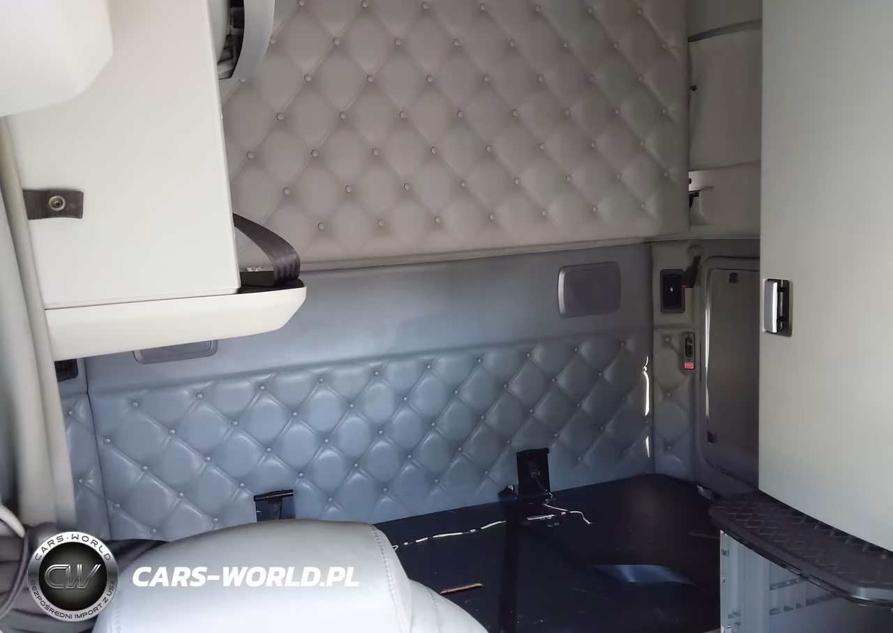 2018 Kenworth T680 VIN:1XKYD49X4JJ194630 - 6