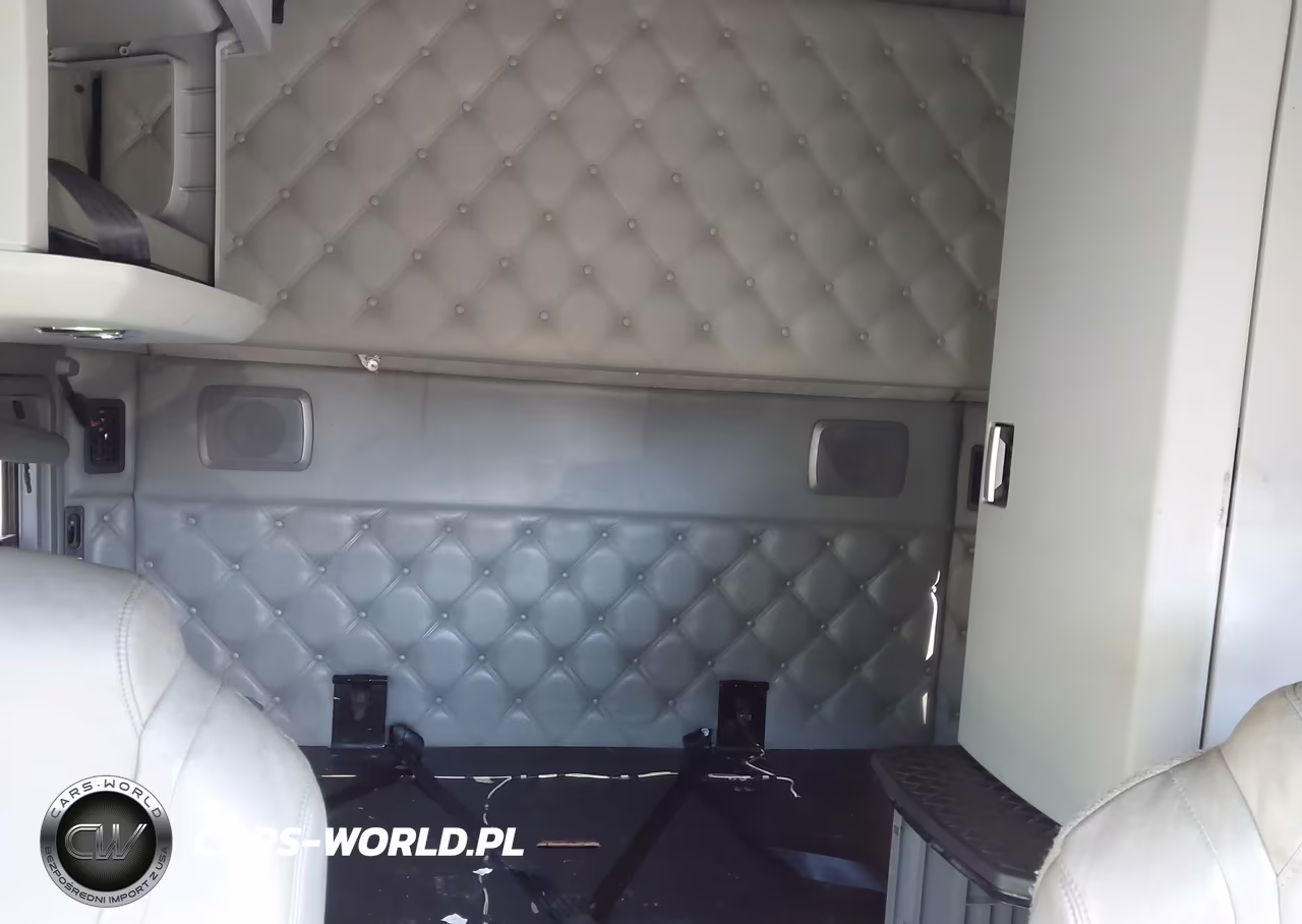 2018 Kenworth T680 VIN:1XKYD49X4JJ194630 - 7