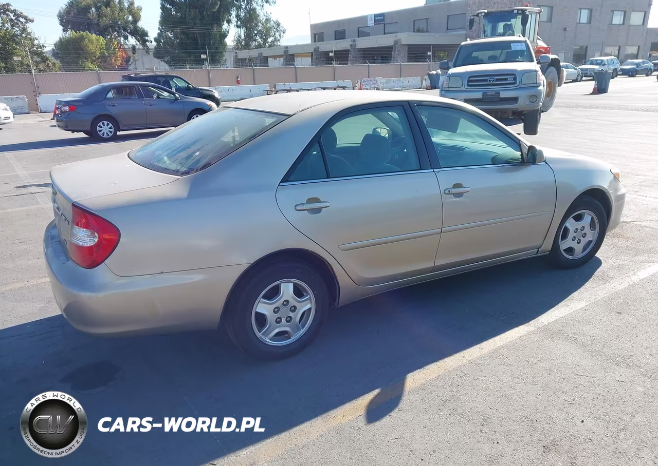 2002 Toyota Camry Le V6 VIN:4T1BF30KX2U003036 - 4
