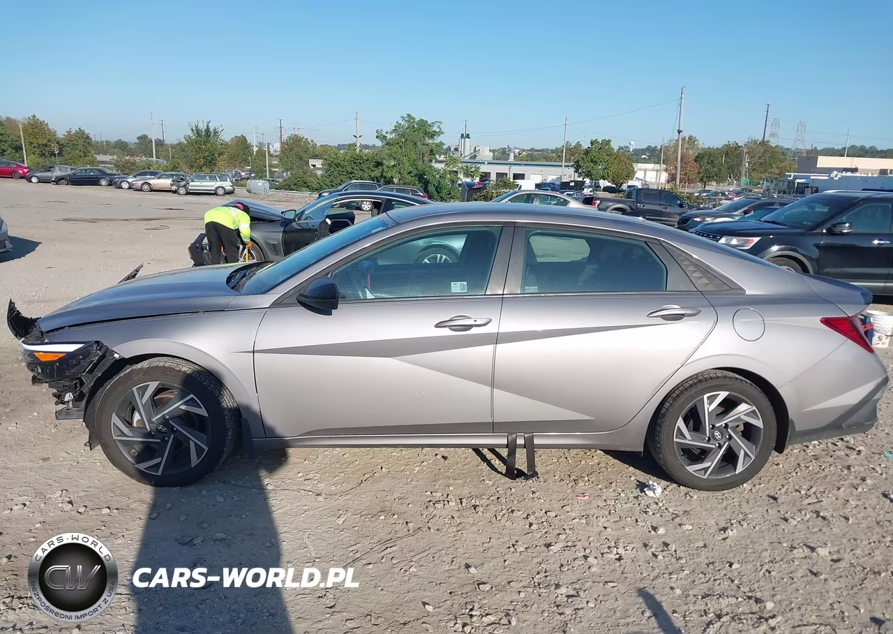 2025 Hyundai Elantra Sel Sport VIN:KMHLM4DG1SU873893 - 14