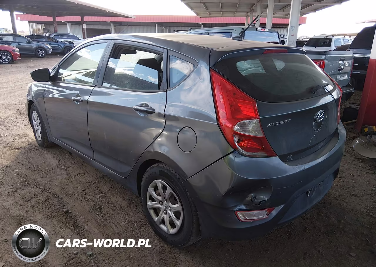 2013 Hyundai Accent Gs VIN:KMHCT5AE8DU086082 - 3