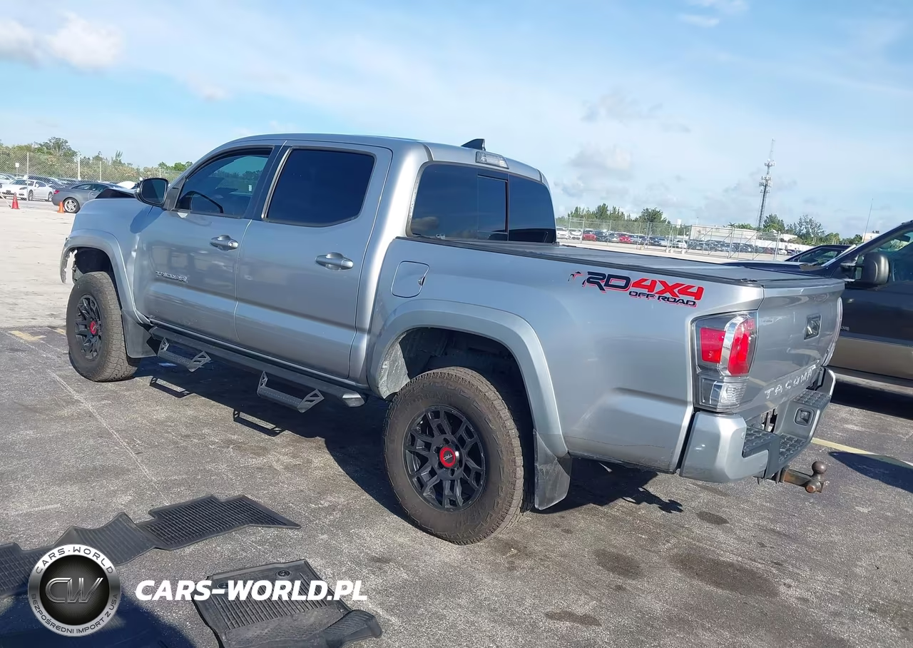 2017 Toyota Tacoma Trd Sport VIN:5TFCZ5AN0HX093843 - 3